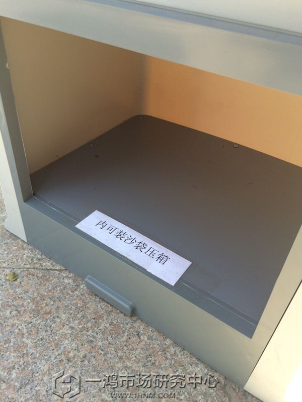 便捷式收银台放置沙袋压箱